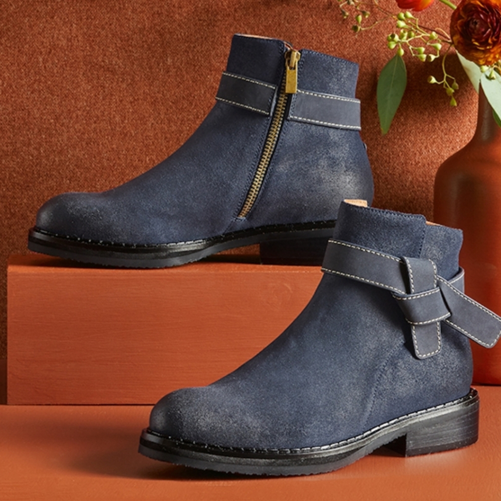 Sundance Bonfire Boots In Navy Size 38/7-7.5